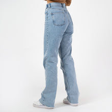 Load image into Gallery viewer, Denim Jeans with Belt
